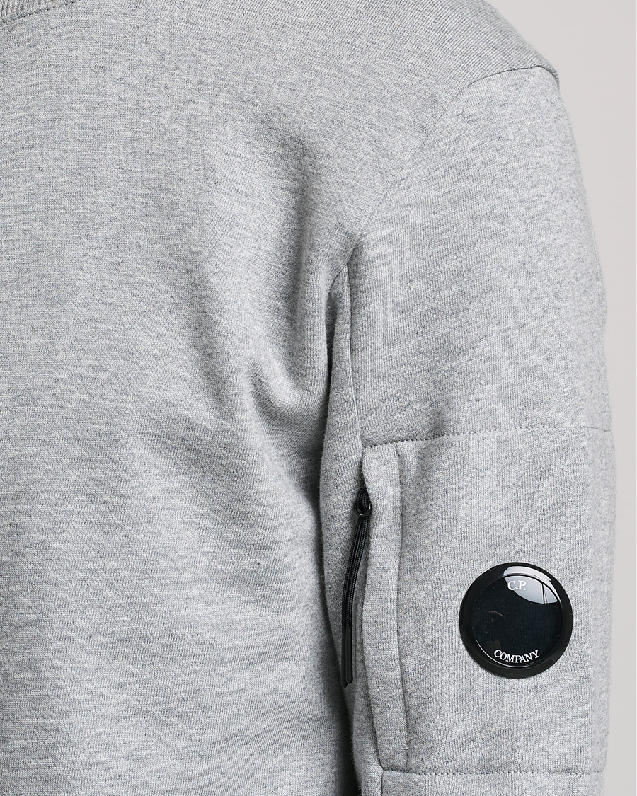 Herr | Tröjor | C.P. Company | Diagonal Raised Fleece Lens Sweatshirt Grey
