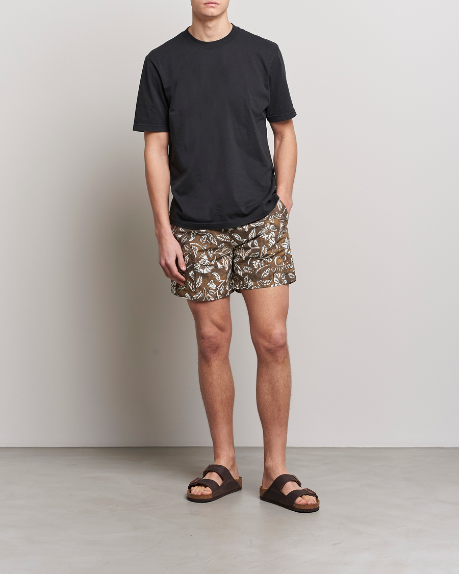 Herr | Badbyxor | C.P. Company | Garment Dyed Flatt Nylon Printed Swimshorts Olive