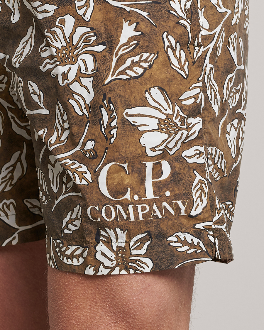 Herr | Badbyxor | C.P. Company | Garment Dyed Flatt Nylon Printed Swimshorts Olive