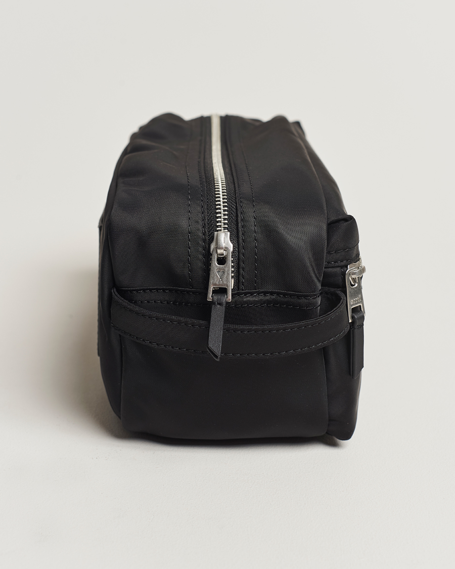 Herr | AMI Heart Logo Wash Bag Black | AMI | Heart Logo Wash Bag Black