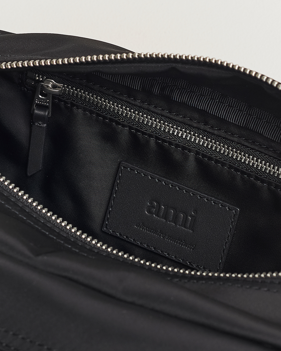 Herr | AMI Heart Logo Wash Bag Black | AMI | Heart Logo Wash Bag Black
