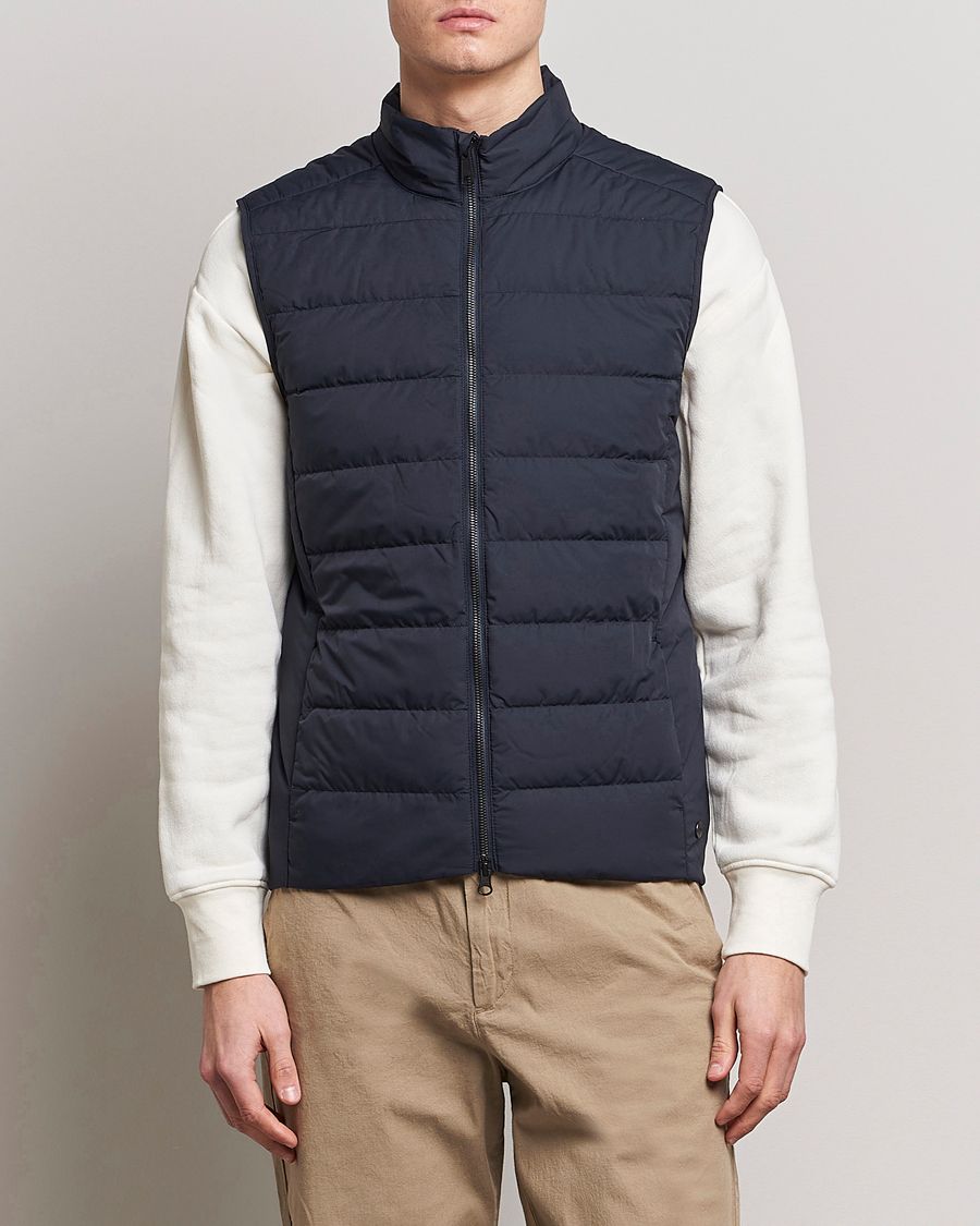Herr | Västar | Scandinavian Edition | Ratio Lightweight Padded Vest Midnight Blue