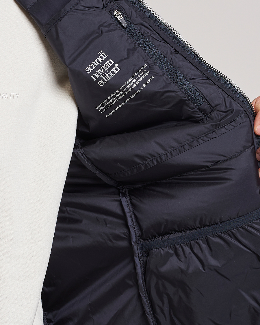 Herr | Västar | Scandinavian Edition | Ratio Lightweight Padded Vest Midnight Blue