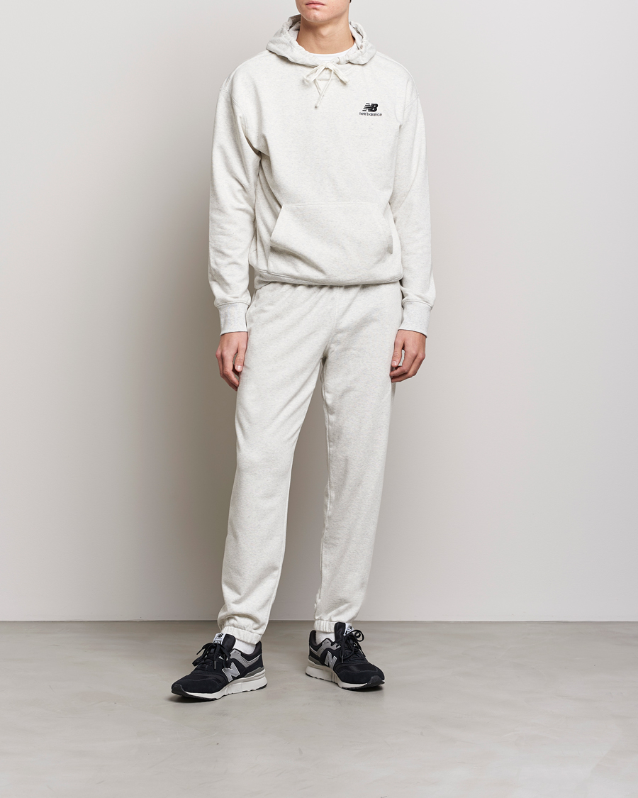 Herr | Byxor | New Balance | Essentials Sweatpants Sea Salt Heather