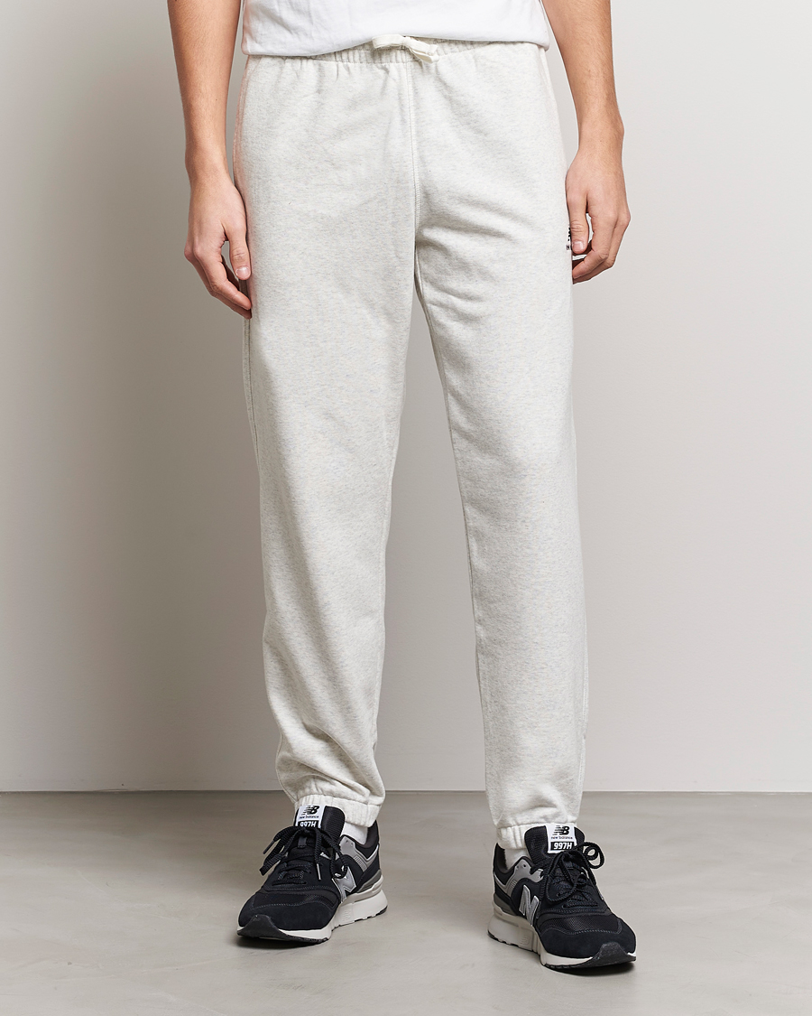 Herr | Byxor | New Balance | Essentials Sweatpants Sea Salt Heather