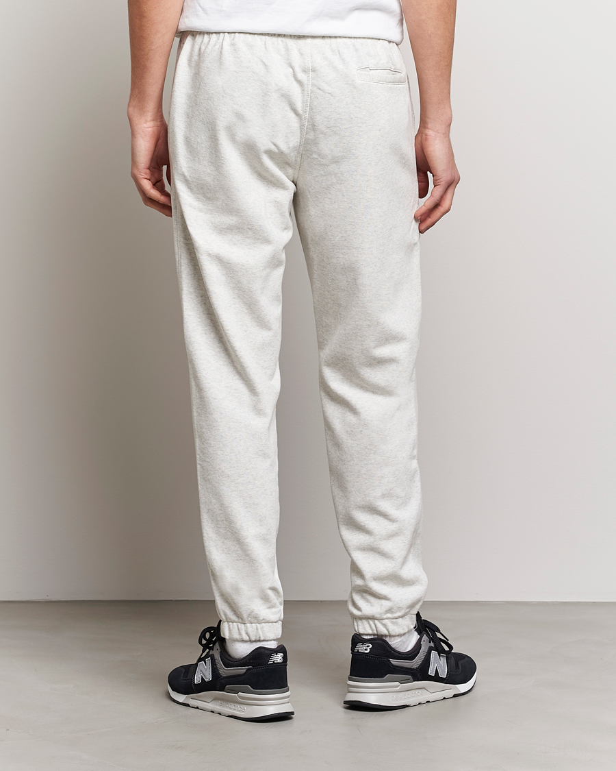 Herr | Byxor | New Balance | Essentials Sweatpants Sea Salt Heather