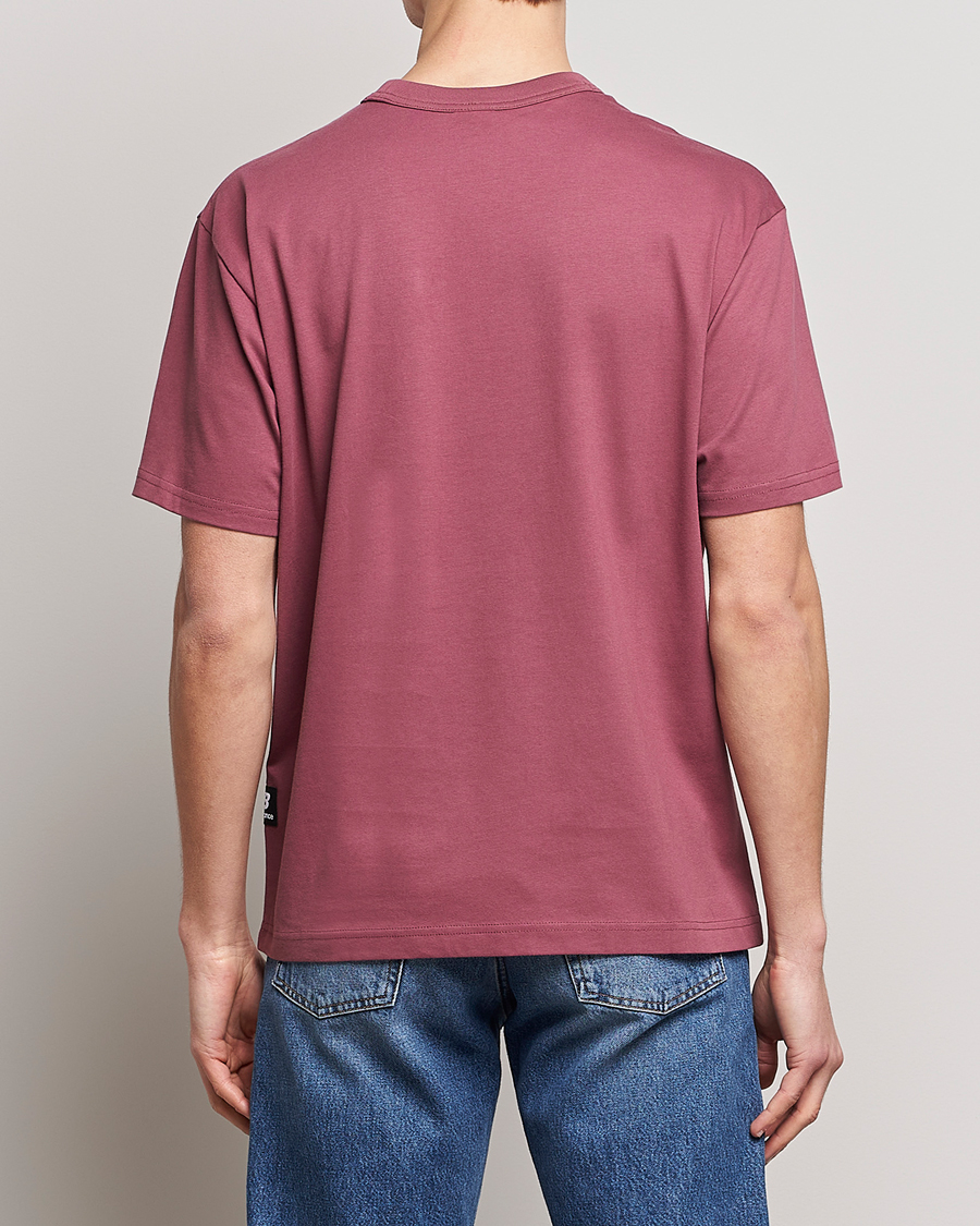 Herr | T-Shirts | New Balance | Athletics Warped T-Shirt Washed Burgundy
