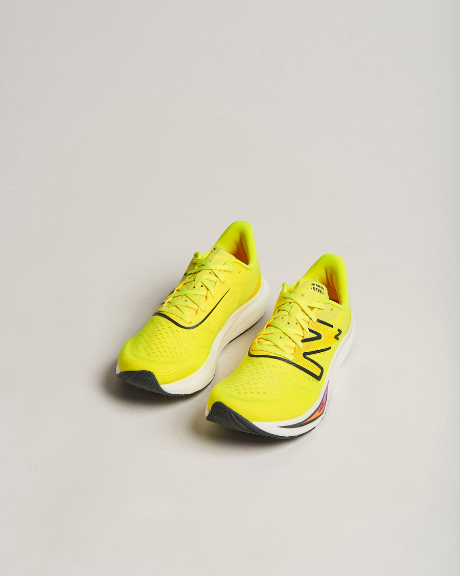 Herr | Löparskor | New Balance Running | FuelCell Rebel v3 Cosmic Pineapple