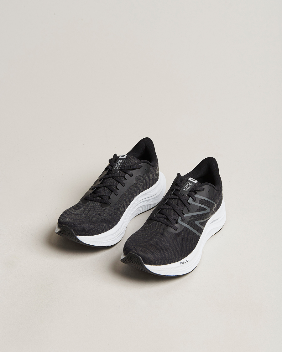 Herr | Svarta sneakers | New Balance Running | FuelCell Propel v4 Black
