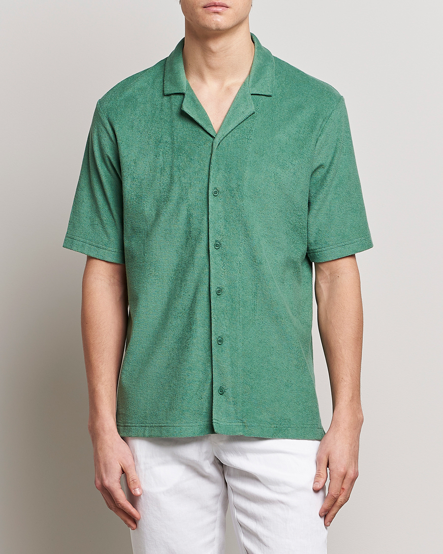 Herr | Realisation | Sunspel | Towelling Camp Collar Shirt Thyme Green