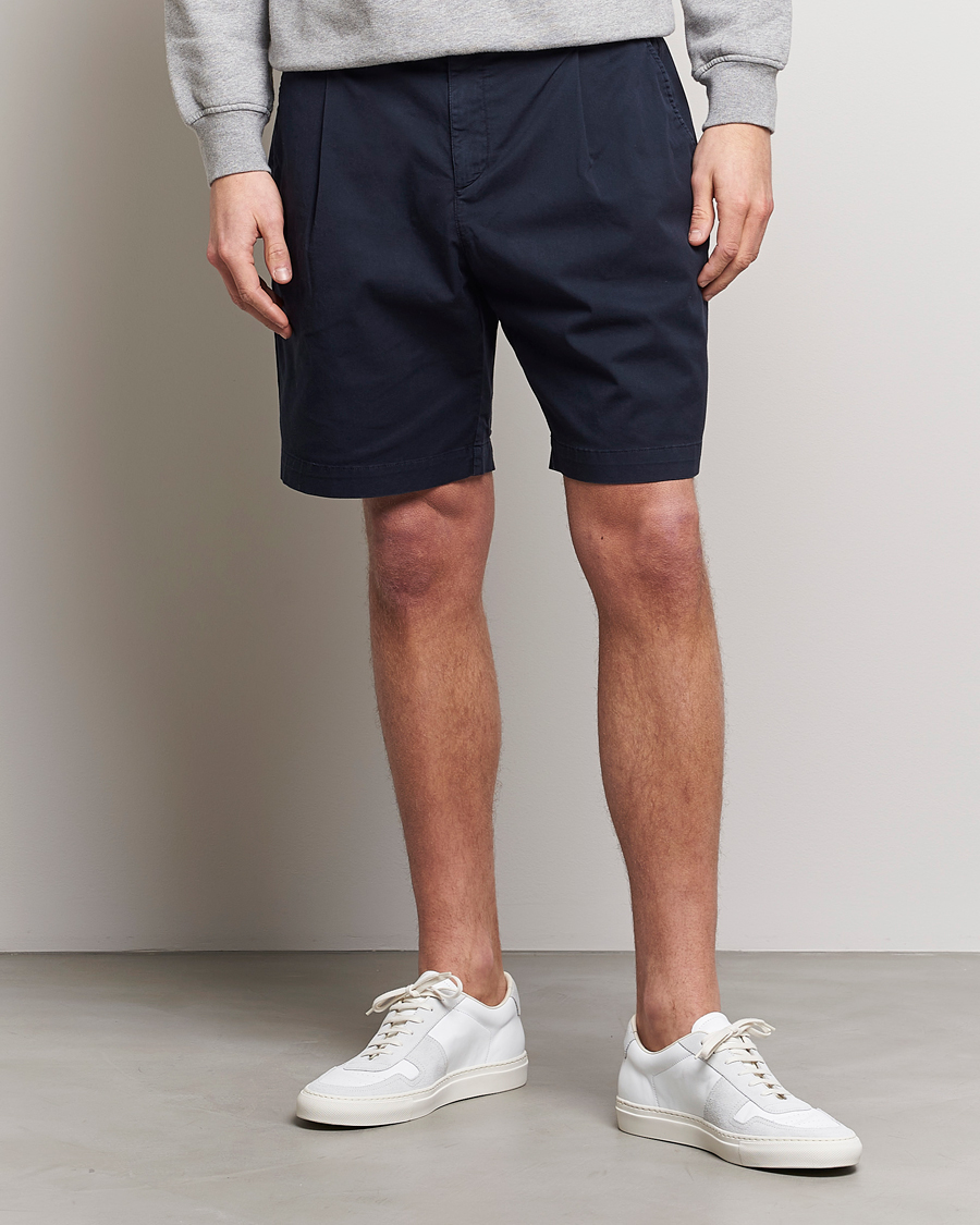 Herr | Best of British | Sunspel | Pleated Stretch Cotton Twill Shorts Navy