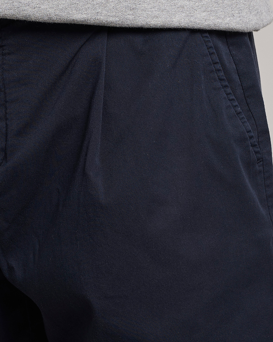 Herr | Shorts | Sunspel | Pleated Stretch Cotton Twill Shorts Navy