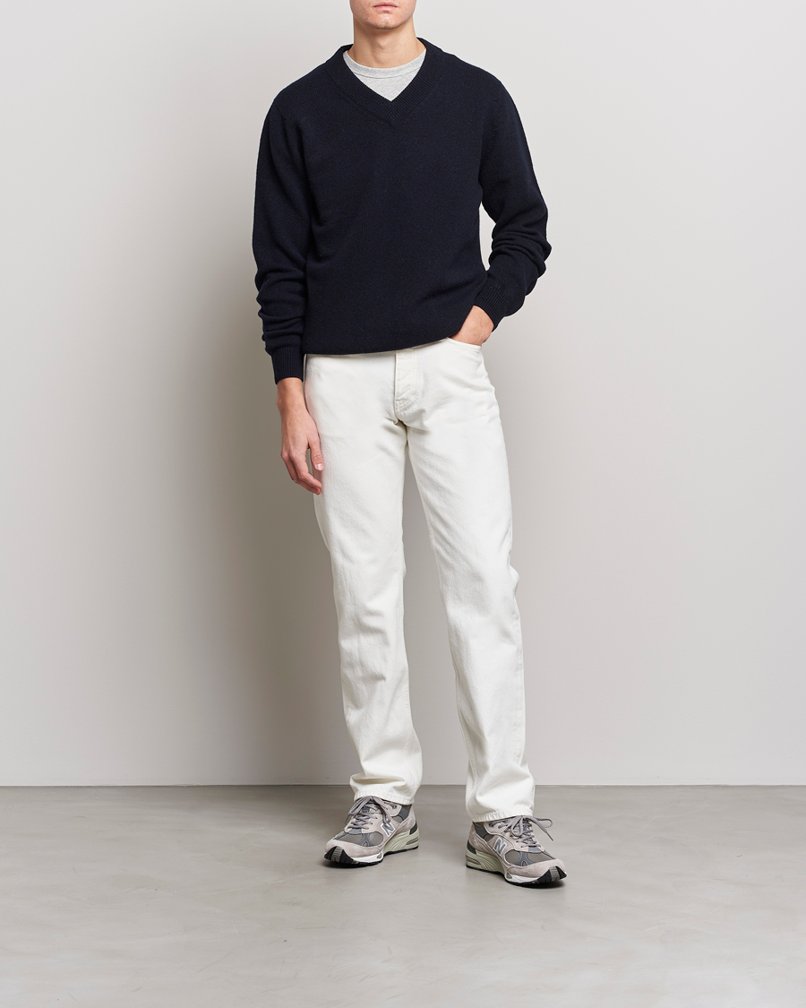 Herr | Tröjor | Sunspel | Lambswool V-Neck Dark Navy Mouline