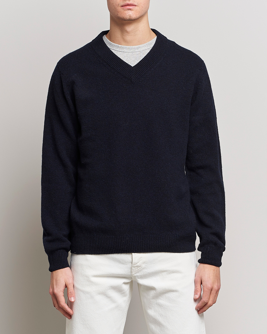Herr | Tröjor | Sunspel | Lambswool V-Neck Dark Navy Mouline