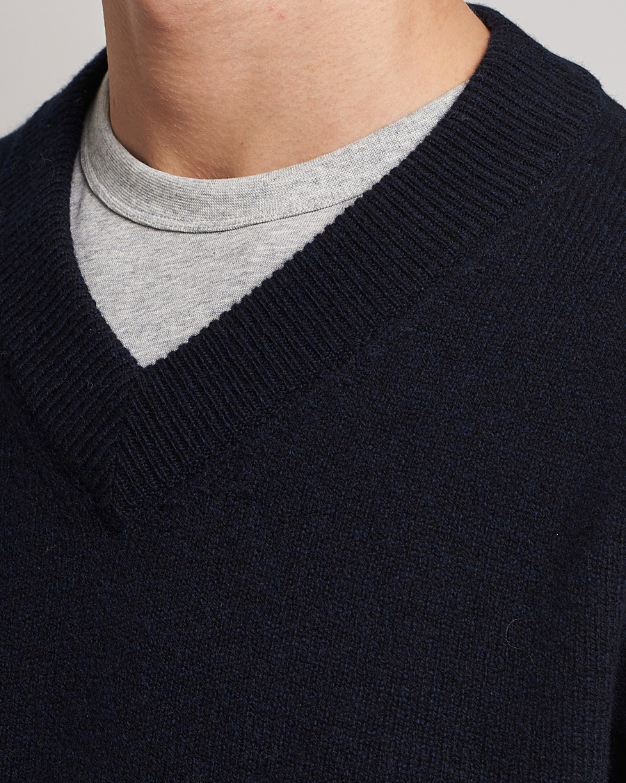 Herr | Tröjor | Sunspel | Lambswool V-Neck Dark Navy Mouline