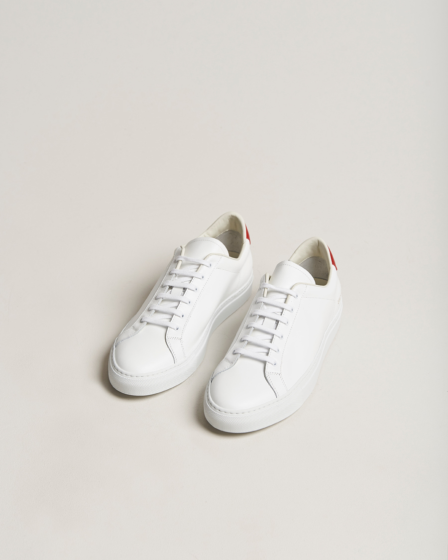 Herr | Common Projects Retro Low Suede Sneaker White/Red | Common Projects | Retro Low Suede Sneaker White/Red