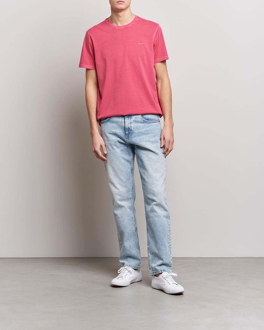 Herr | T-Shirts | GANT | Sunbleached T-Shirt Magenta Pink