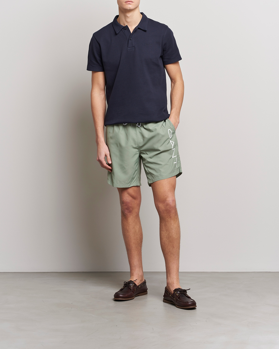 Herr | Badbyxor | GANT | Lightweight Logo Swimshorts Calamata Green