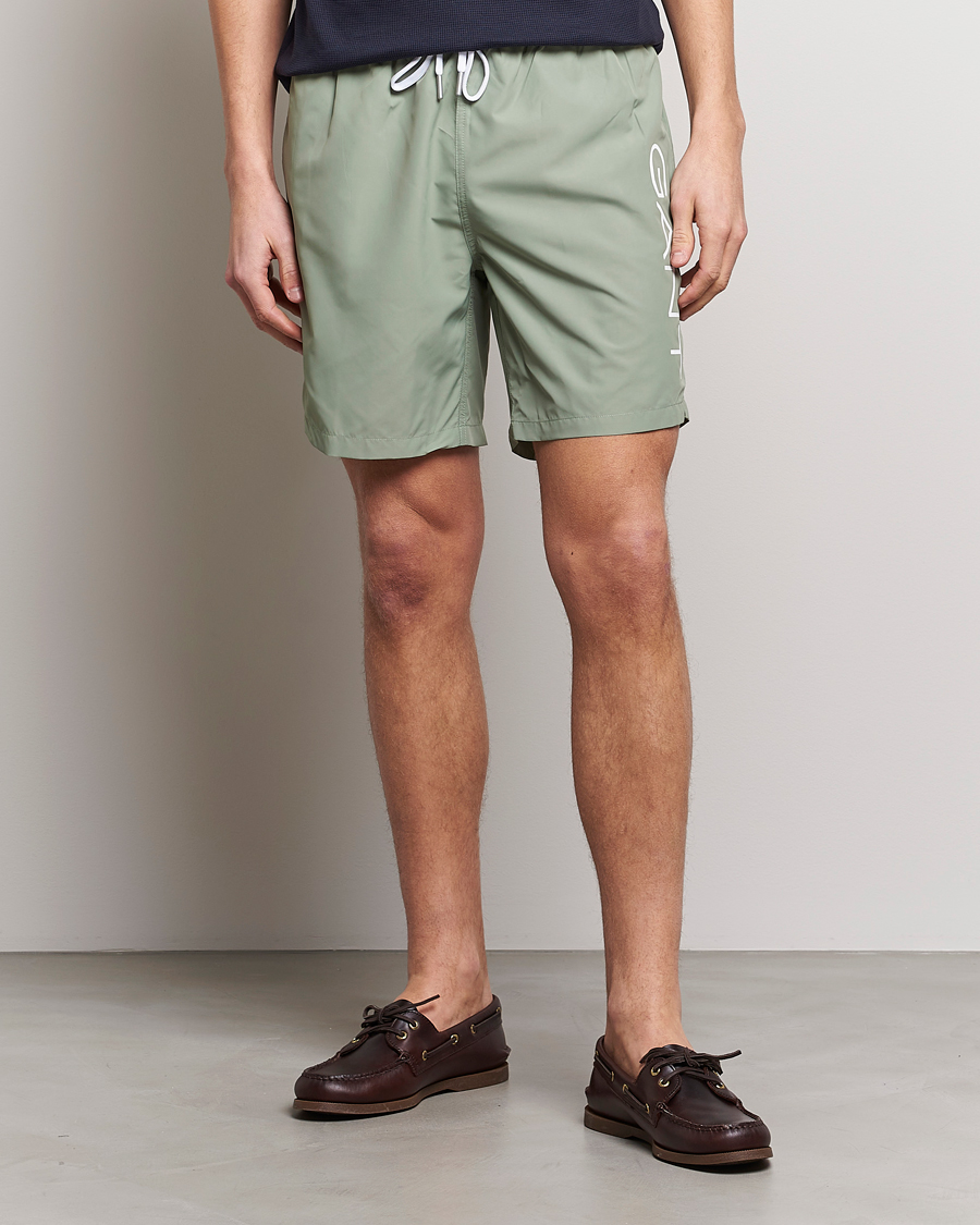 Herr | Badbyxor | GANT | Lightweight Logo Swimshorts Calamata Green