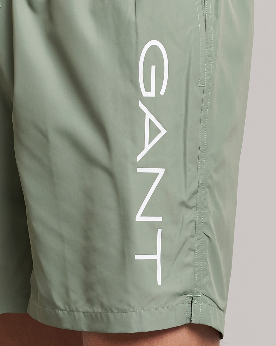 Herr | Badbyxor | GANT | Lightweight Logo Swimshorts Calamata Green