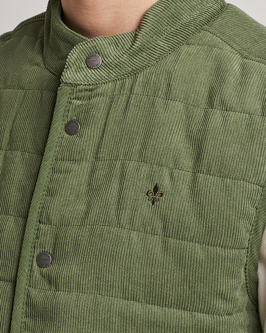 Herr | Västar | Morris | Woburn Baby Cord Vest Sage Green