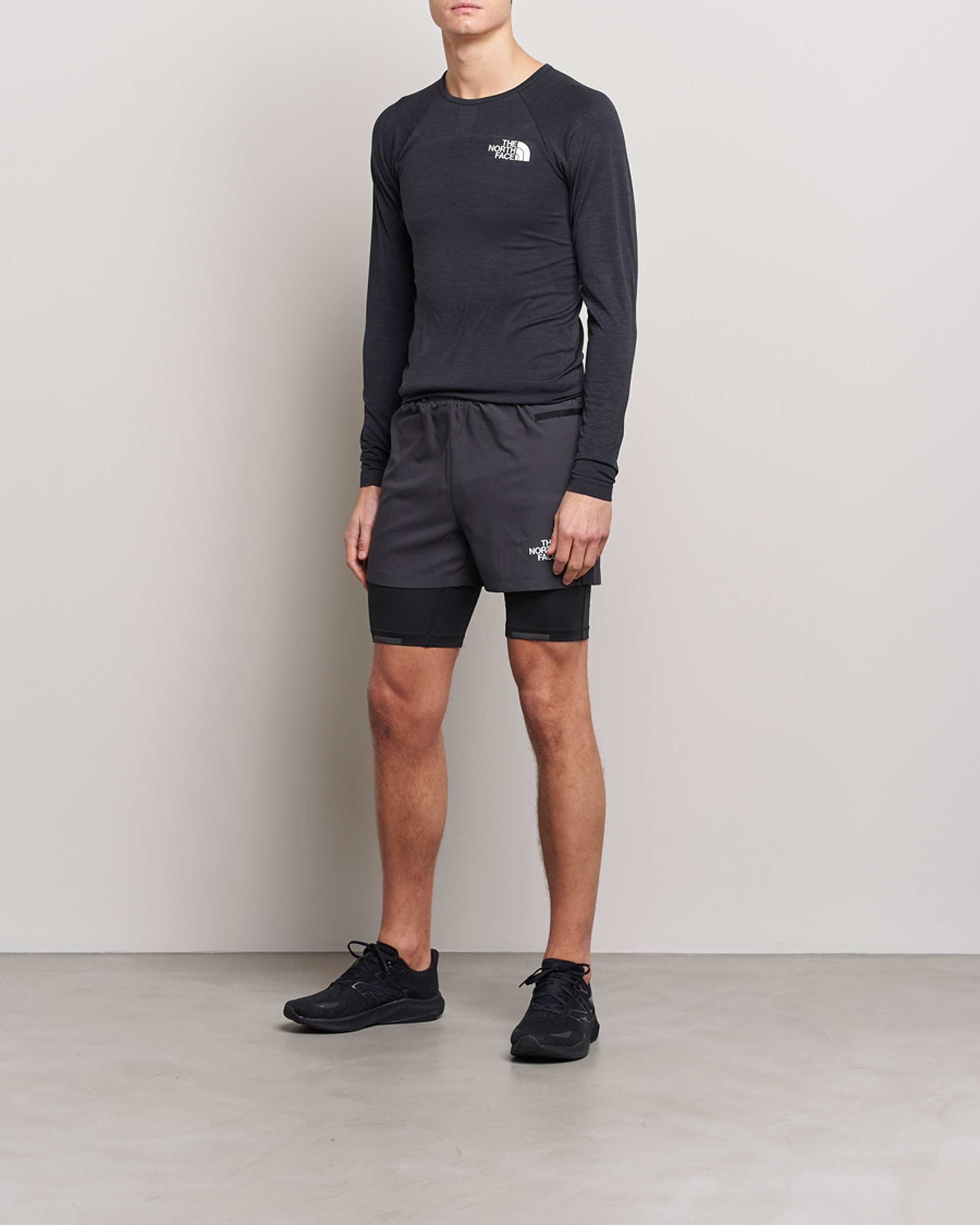 Herr | T-Shirts | The North Face | Mountain Athletics Long Sleeve Black