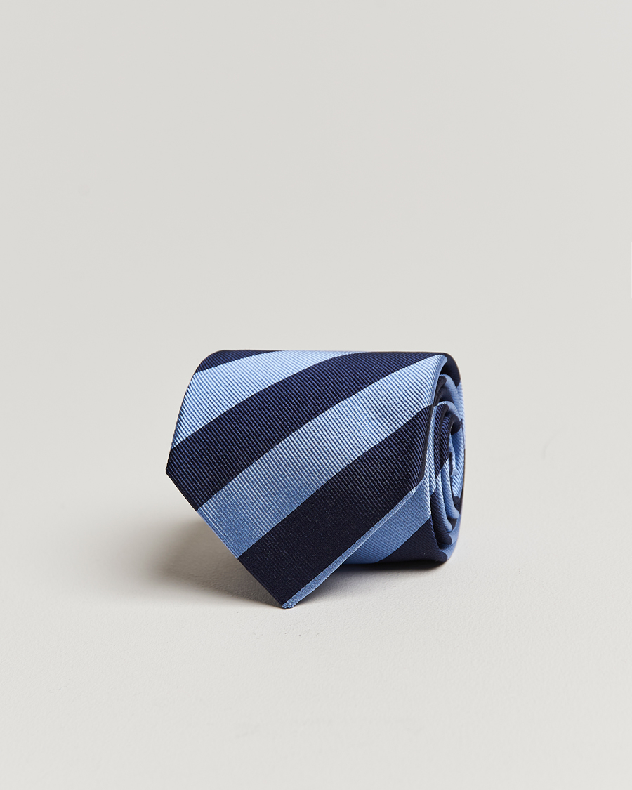 Herr | Amanda Christensen Regemental Stripe Classic Tie 8 cm Sky Blue/Navy | Amanda Christensen | Regemental Stripe Classic Tie 8 cm Sky Blue/Navy