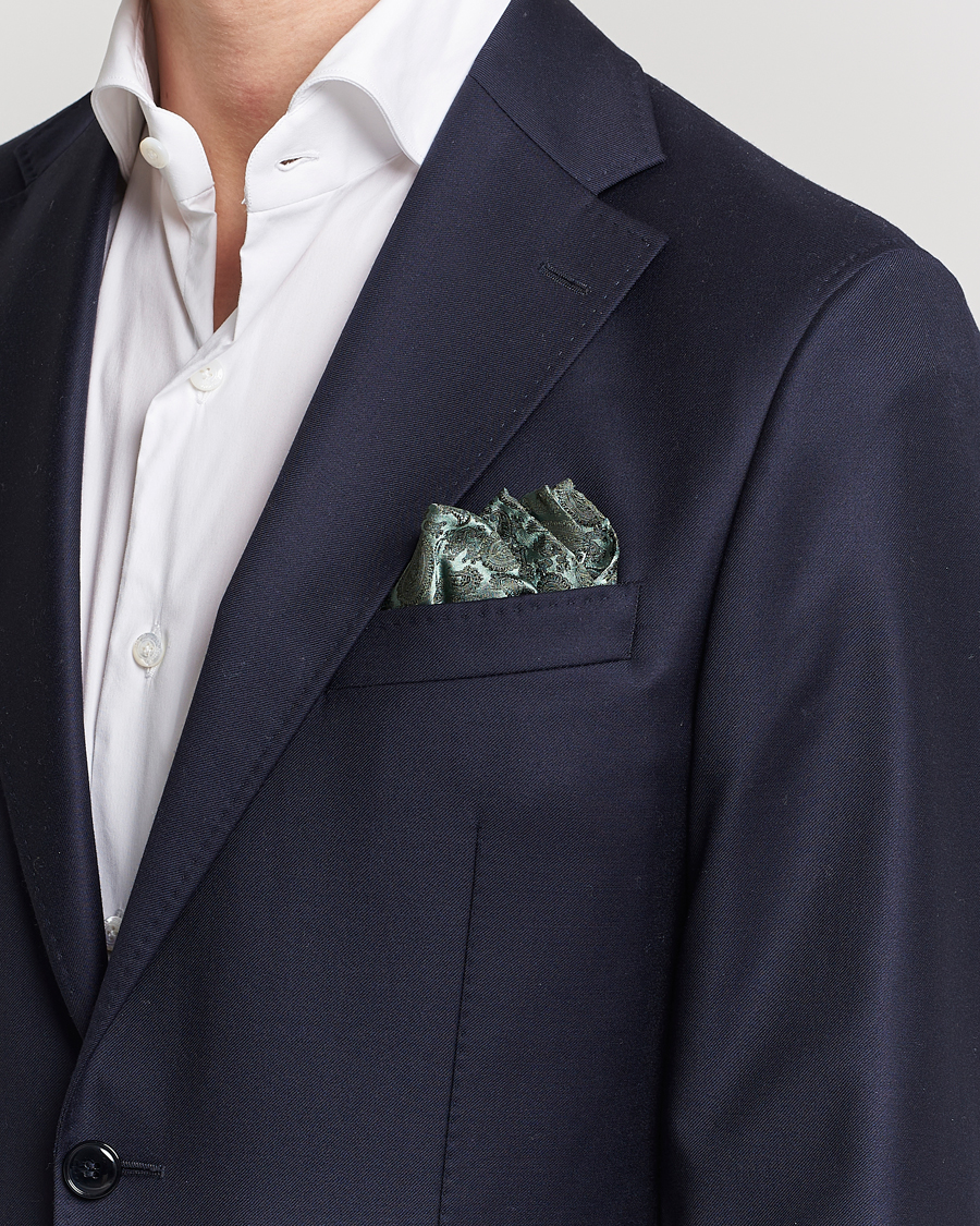 Herr | Amanda Christensen Tonal Paisley Silk Pocket Square Olive | Amanda Christensen | Tonal Paisley Silk Pocket Square Olive