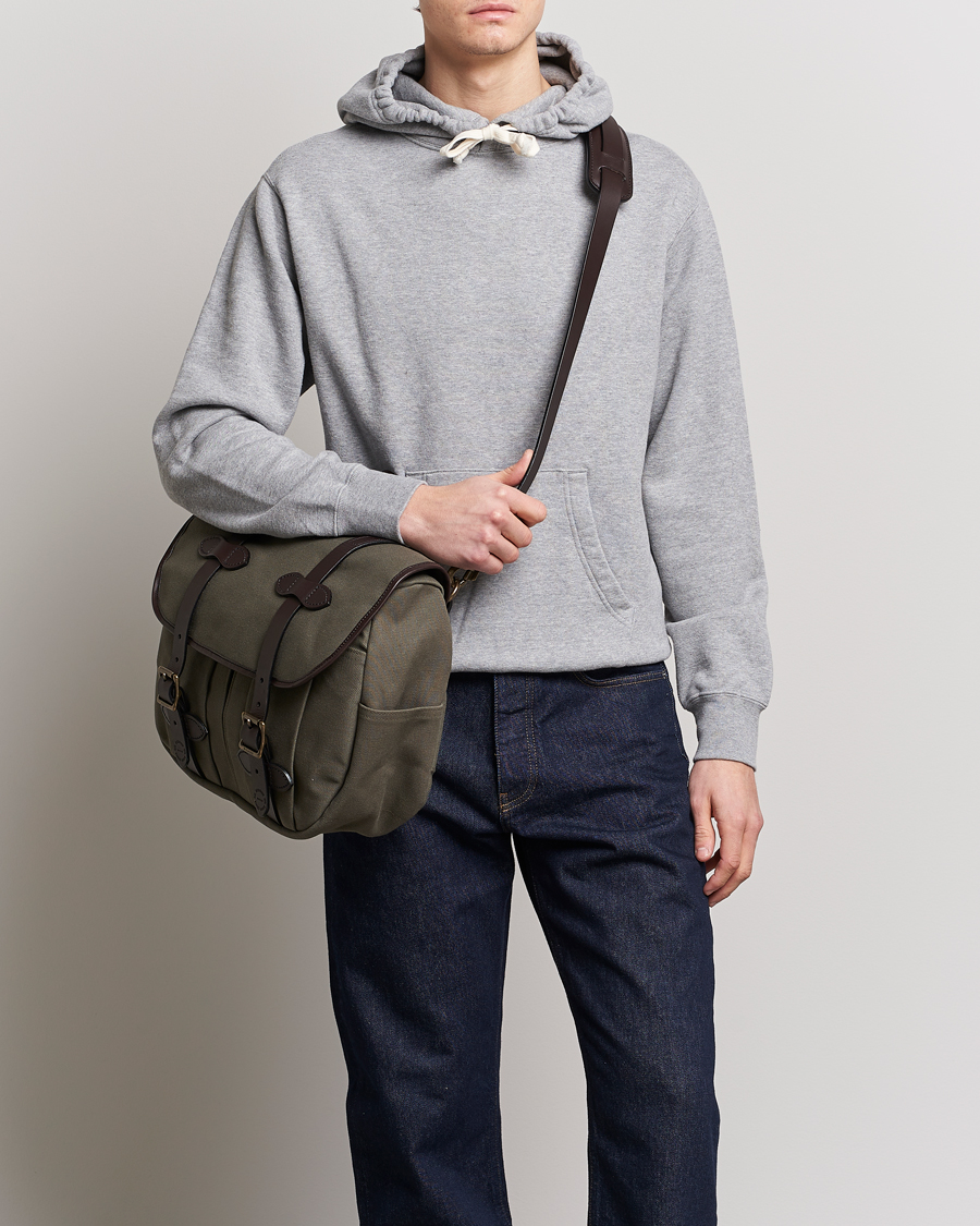 Herr | Filson Rugged Twill Medium Field Bag Otter Green | Filson | Rugged Twill Medium Field Bag Otter Green