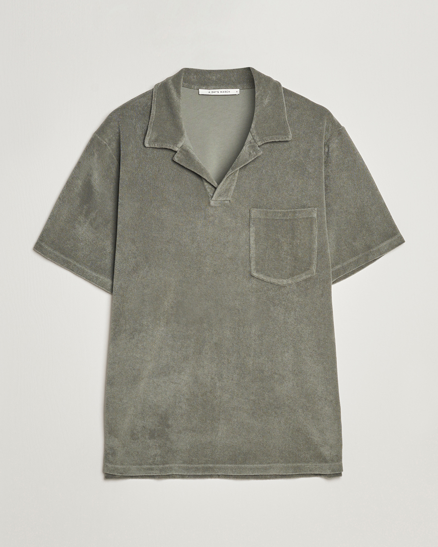 Herr | Pikéer | A Day's March | Terry Polo Dusty Green