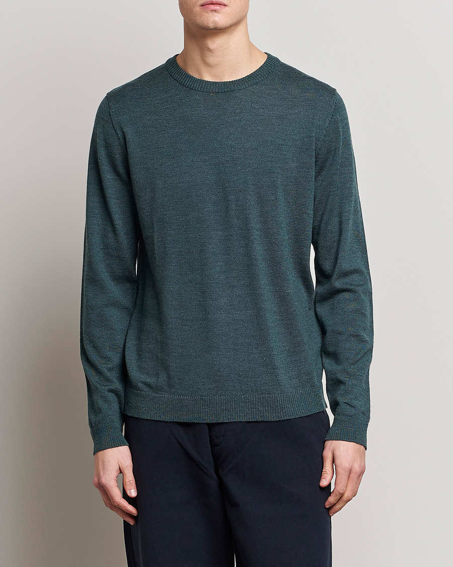 Herr | Tröjor | A Day's March | Alagon Merino Crew Pine mel