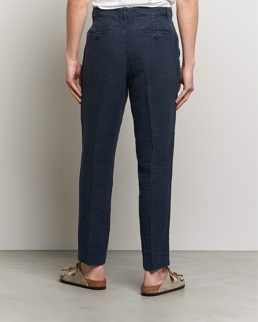 Herr | Byxor | A Day's March | Madu Linen Trouser Navy