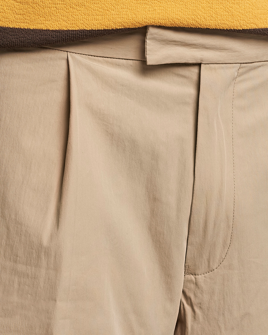 Herr | Byxor | BEAMS PLUS | Comfort Cloth Travel Trousers Beige