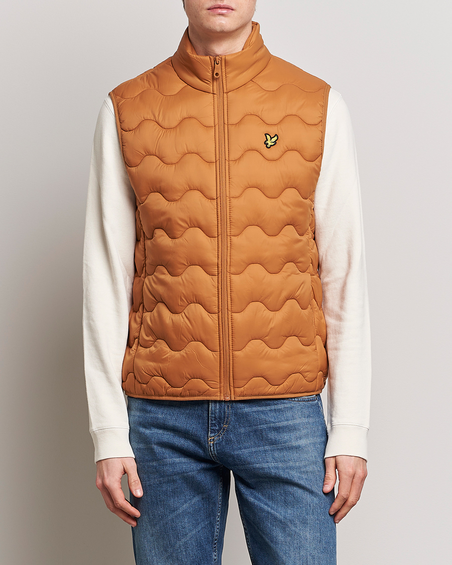 Herr | Västar | Lyle & Scott | Crest Quilted Gilet Vest Salt Burne