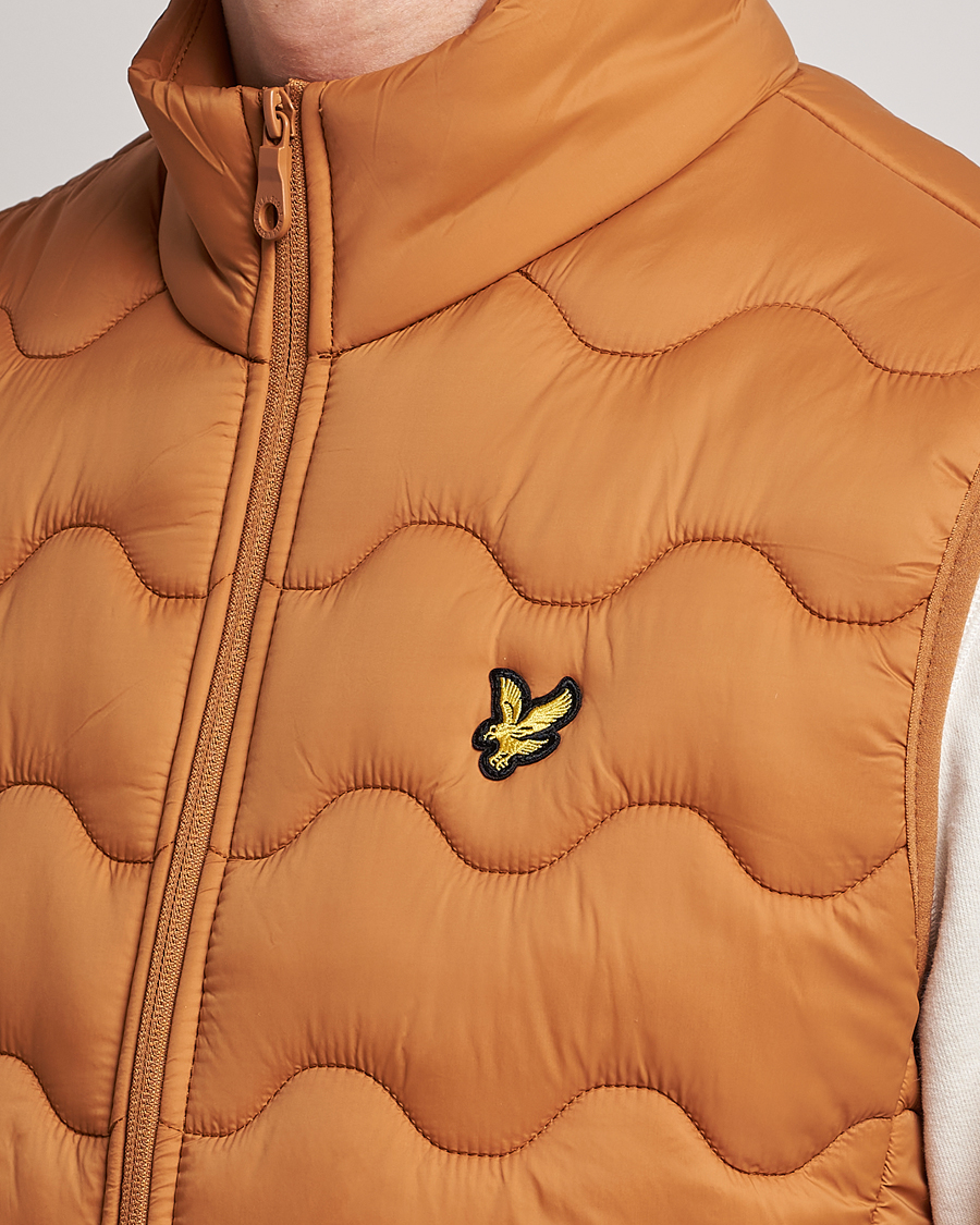 Herr | Västar | Lyle & Scott | Crest Quilted Gilet Vest Salt Burne