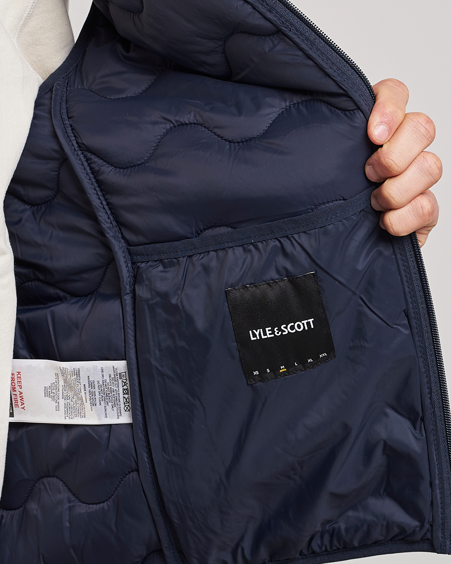 Herr | Västar | Lyle & Scott | Crest Quilted Gilet Vest Dark Navy