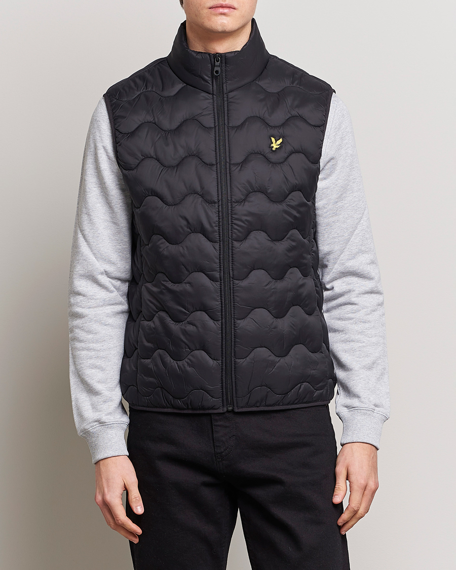 Herr | Västar | Lyle & Scott | Crest Quilted Gilet Vest Black