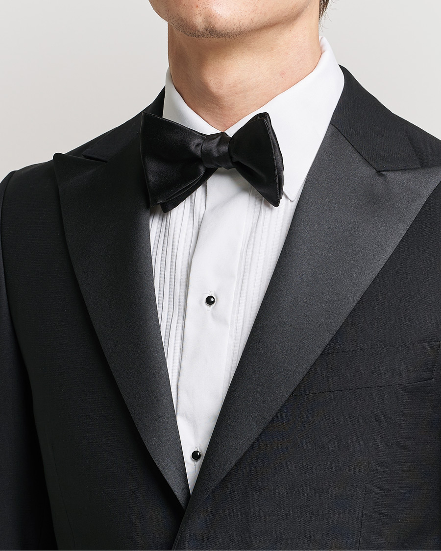 Herr | Eton Pre-Tied Silk Bow Tie Black | Eton | Pre-Tied Silk Bow Tie Black