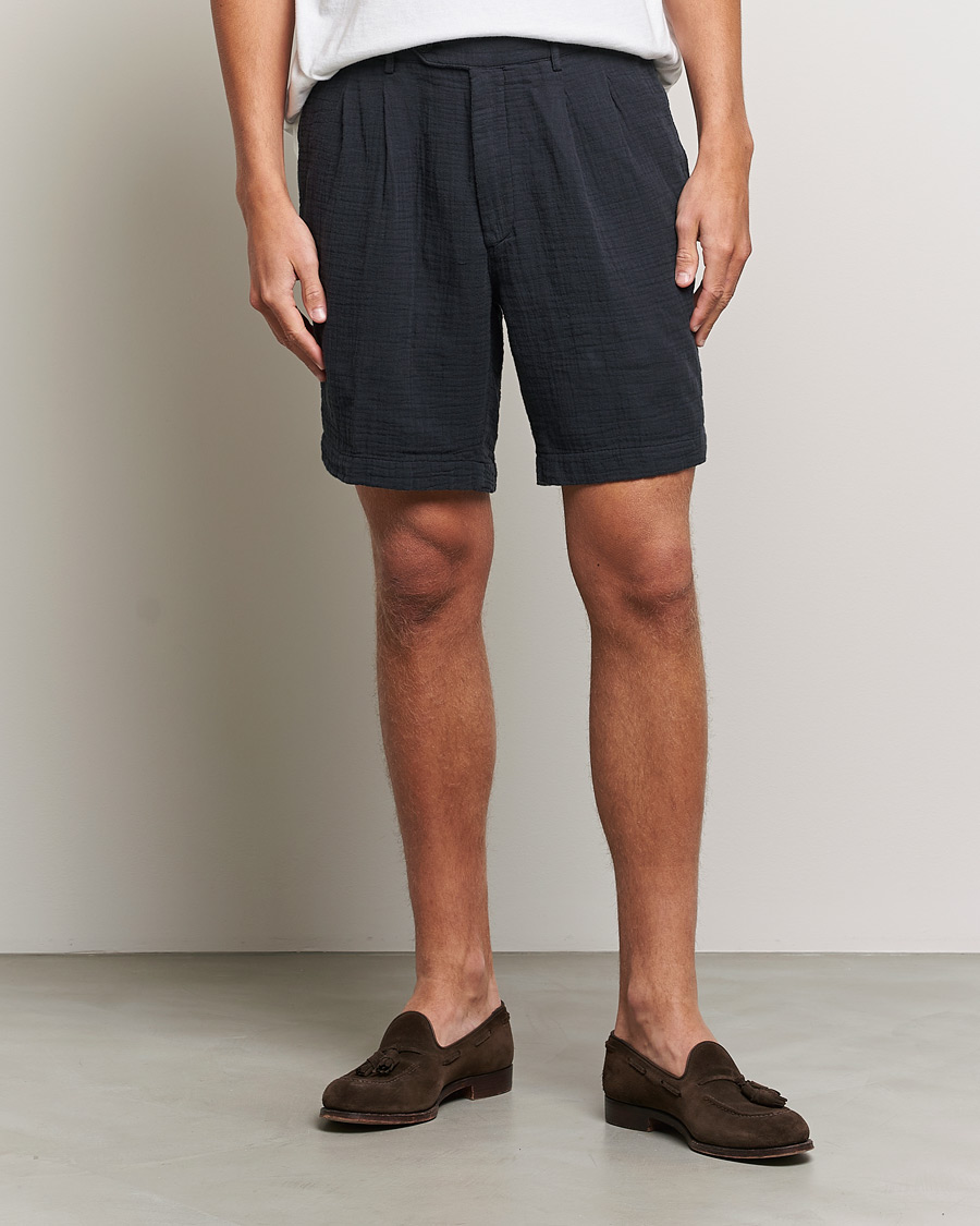 Herr | Shorts | Oscar Jacobson | Tanker Pleated Crepe Cotton Shorts Navy