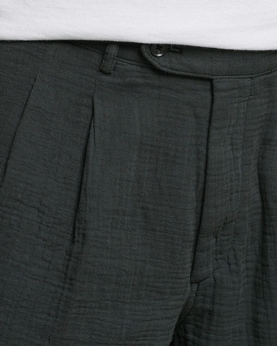 Herr | Shorts | Oscar Jacobson | Tanker Pleated Crepe Cotton Shorts Green