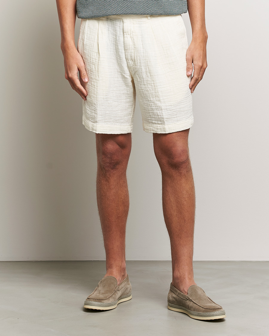 Herr | Shorts | Oscar Jacobson | Tanker Pleated Crepe Cotton Shorts White