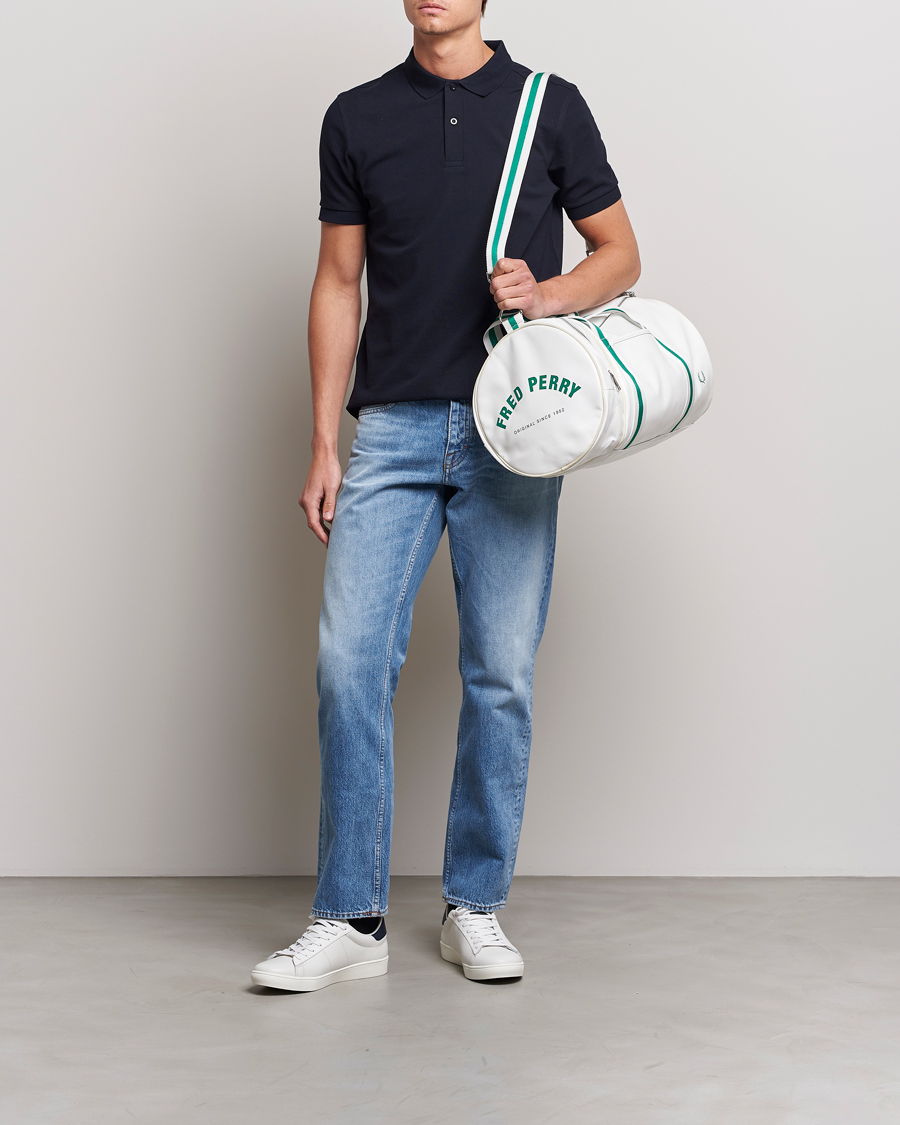 Herr | Fred Perry Classic Barrel Bag Snow White | Fred Perry | Classic Barrel Bag Snow White