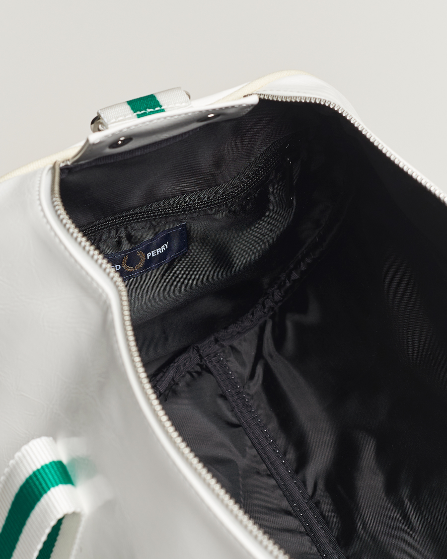 Herr | Fred Perry Classic Barrel Bag Snow White | Fred Perry | Classic Barrel Bag Snow White