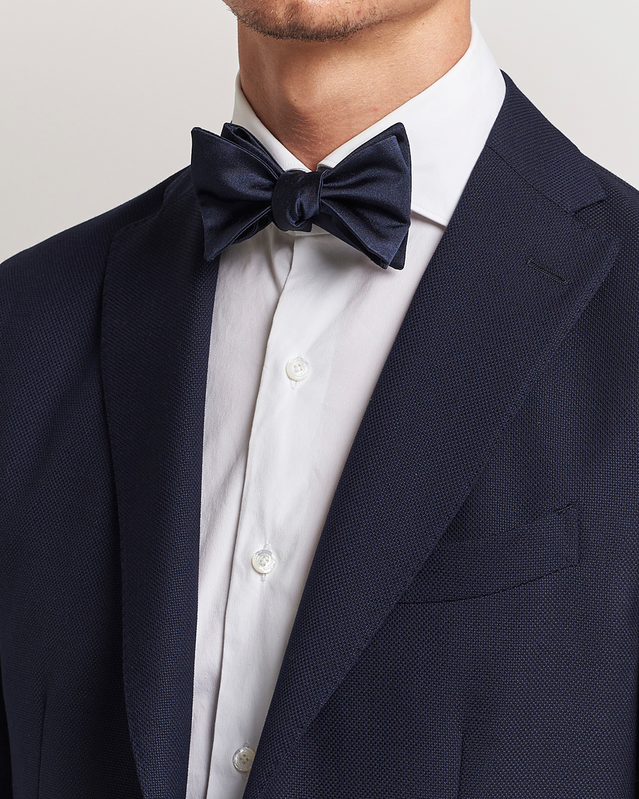 Herr | E. Marinella Silk Bow Tie Navy Satin | E. Marinella | Silk Bow Tie Navy Satin