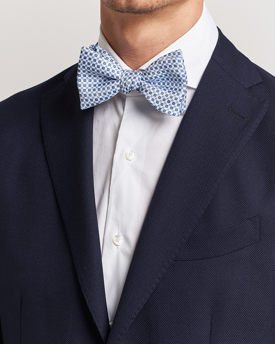 Herr | E. Marinella Silk Bow Tie White/Blue | E. Marinella | Silk Bow Tie White/Blue