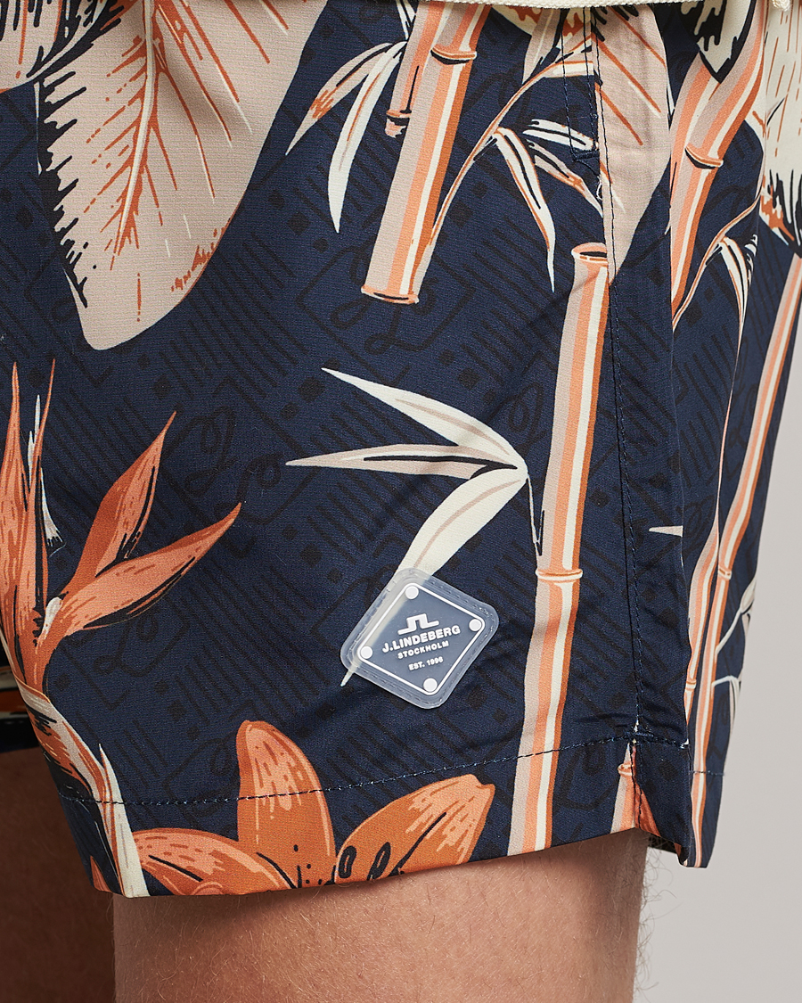 Herr | Badbyxor | J.Lindeberg | Banks Tropical Swimshorts Navy