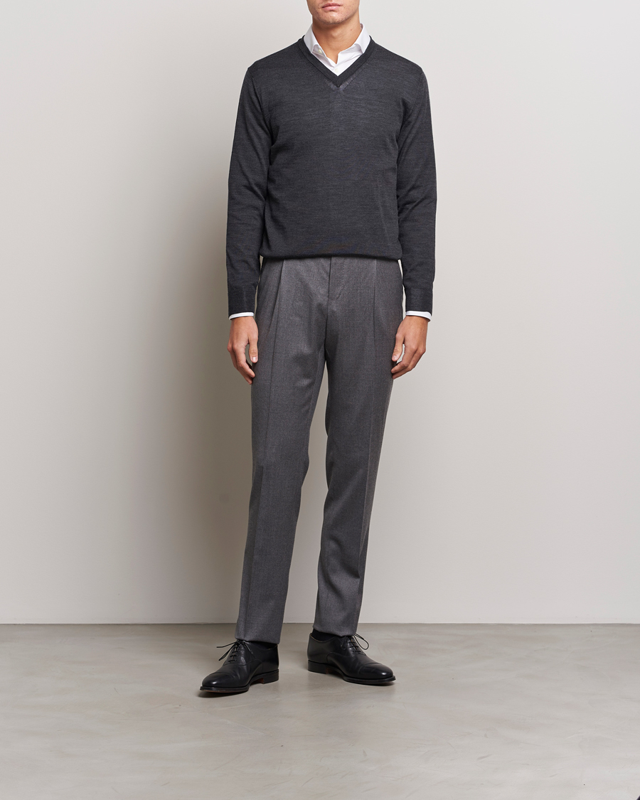 Herr | Tröjor | Canali | Merino Wool V-Neck Charcoal