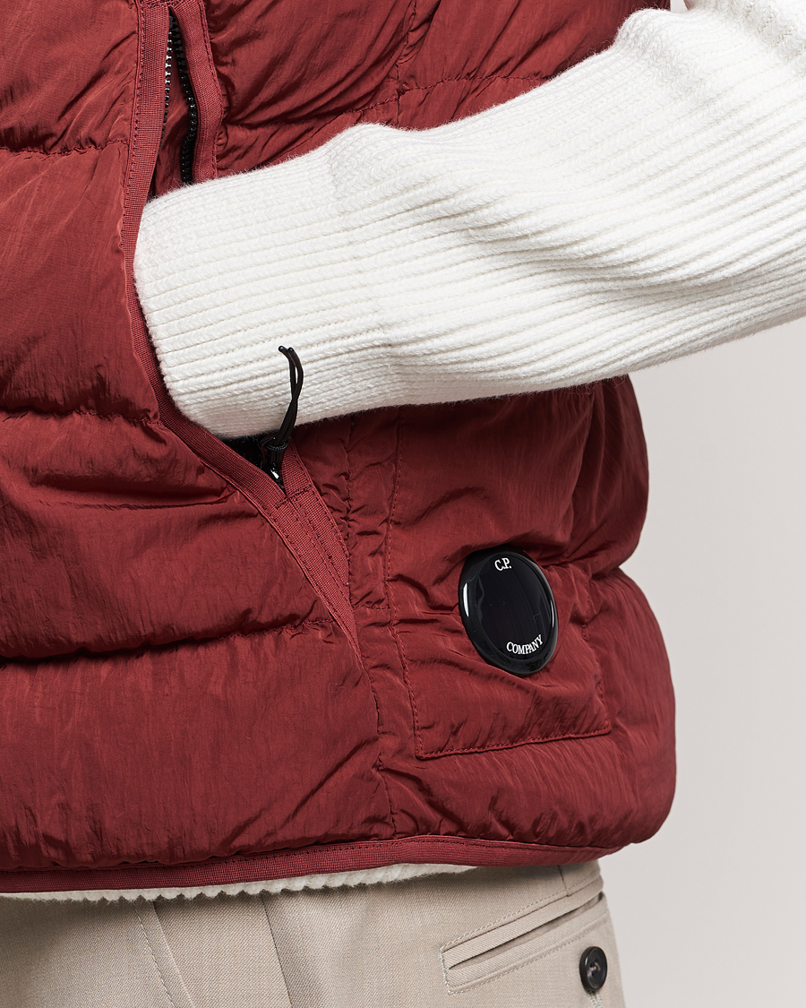 Herr | Jackor | C.P. Company | Eco-Chrome R Lightweight Down Vest Wine
