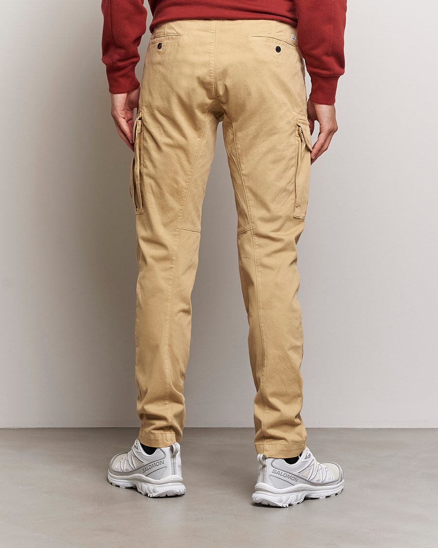 Herr | Byxor | C.P. Company | Stretch Satin Lens Cargo Pants Beige