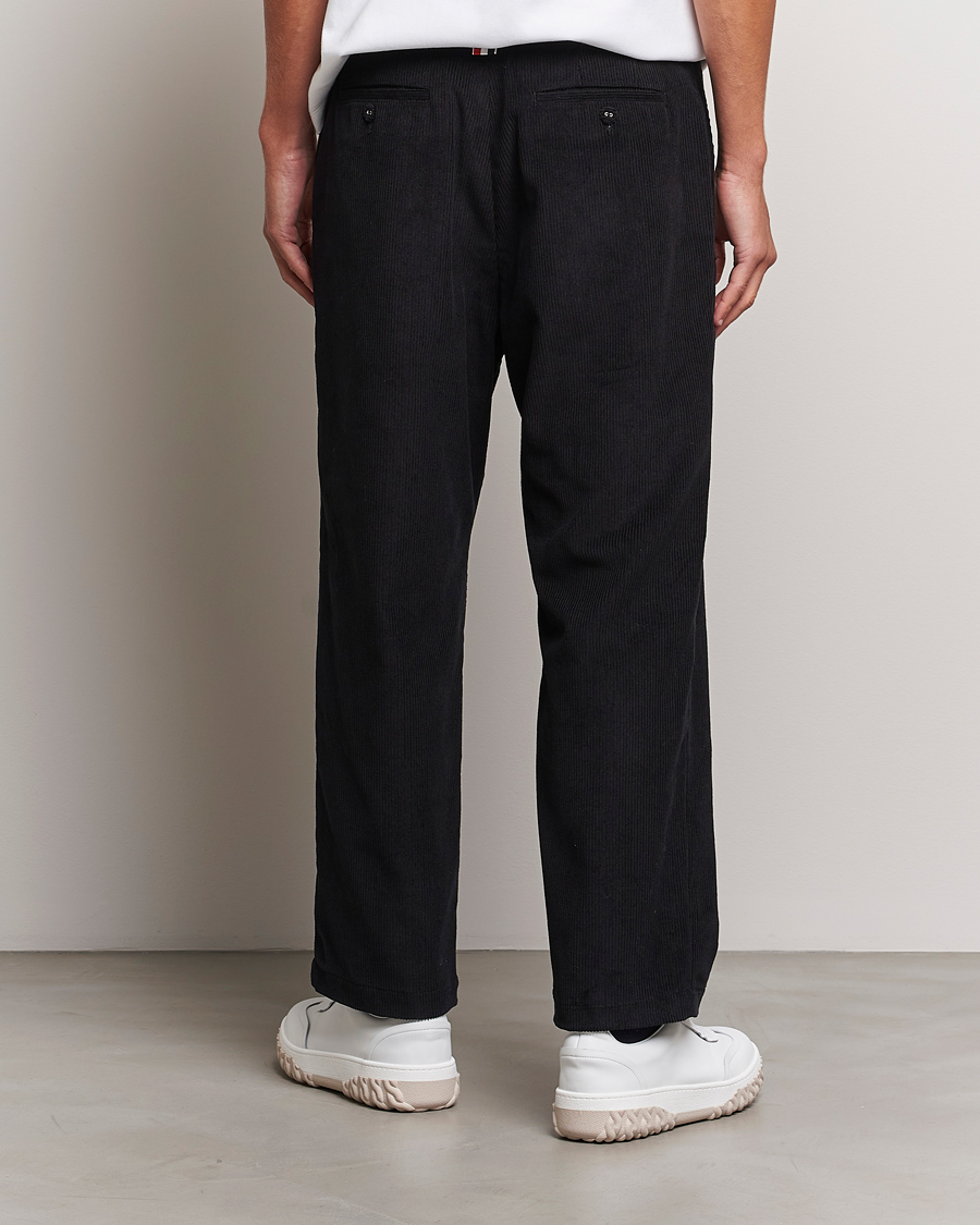 Herr | Byxor | Thom Browne | Straight Cropped Corduroy Trousers Black